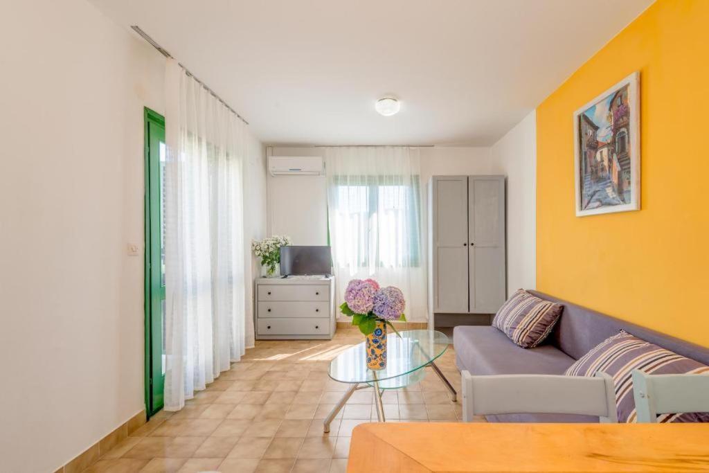 Povlja Bungalows * Povlja