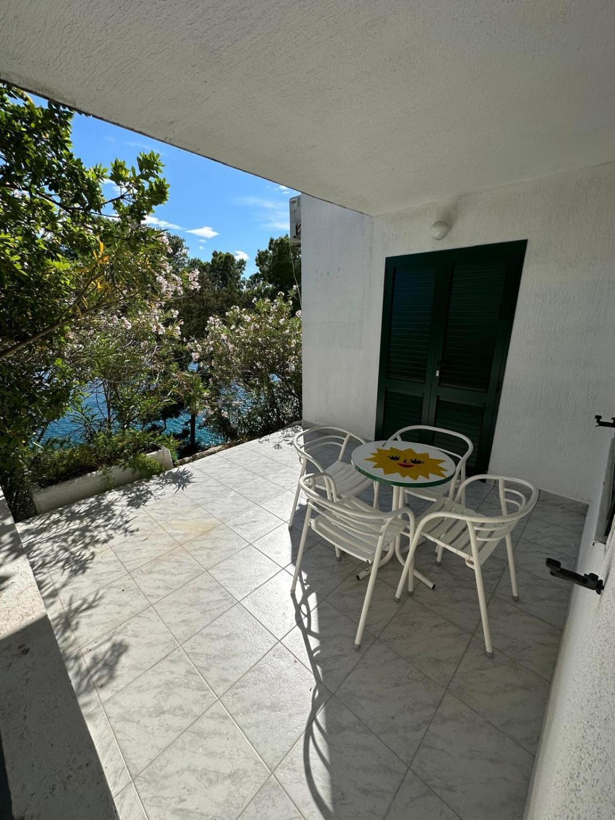 Povlja Bungalows * Povlja